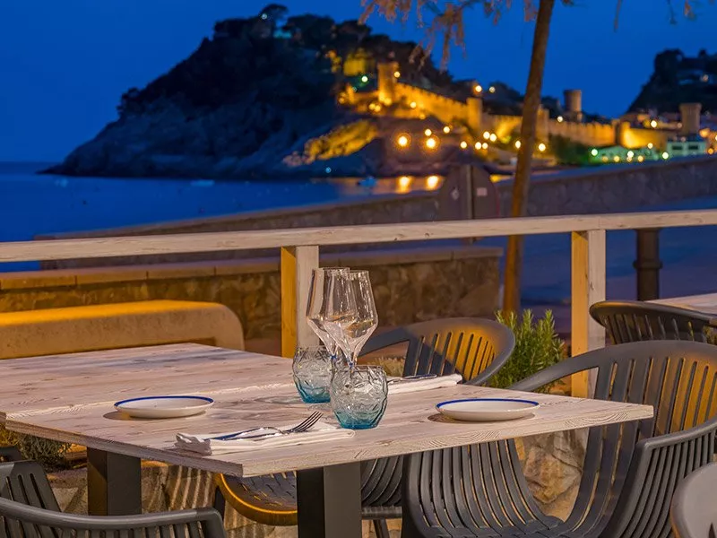 Restaurant davant del mar a Tossa de Mar