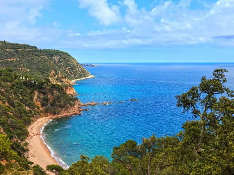 Entdecken Sie die bezaubernden Küstenwege der Costa Brava von unseren Hotels in Tossa de Mar aus