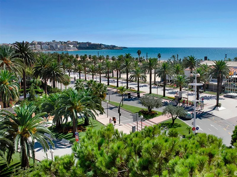 Open hotel in the center of Salou